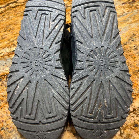 UGG shorties with ribbons black size 8 - Picture 6 of 6